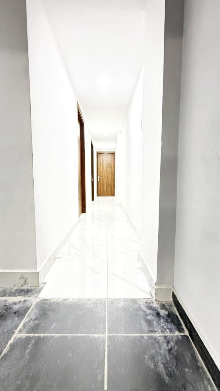 Hotel Modern Town Nueva Delhi Exterior foto